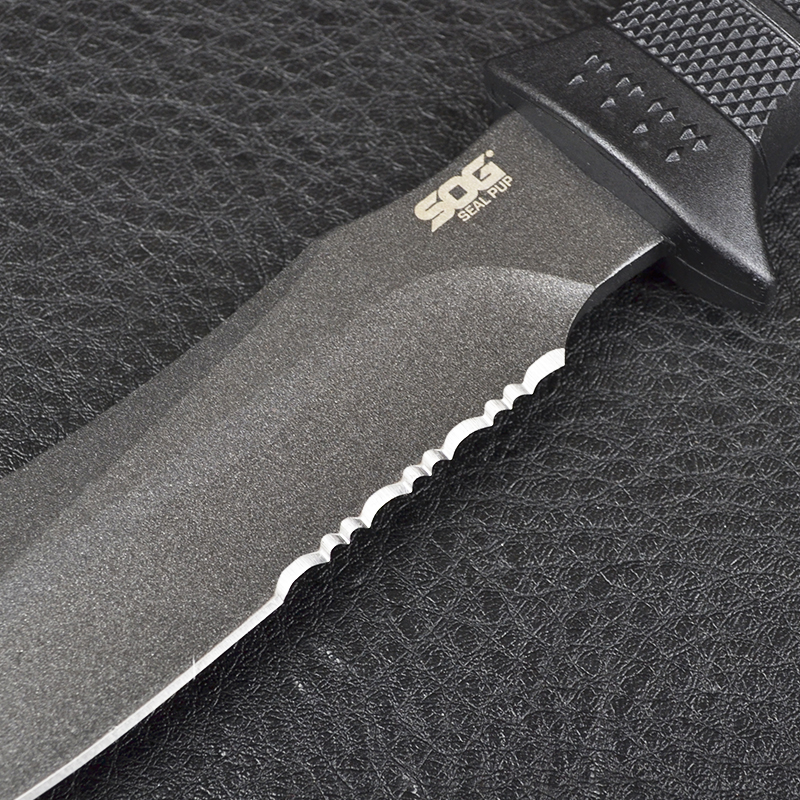 Ніж із серрейторним лезом SOG SEAL Pup Nylon (довжина: 216мм, лезо: 120мм), піхви нейлон