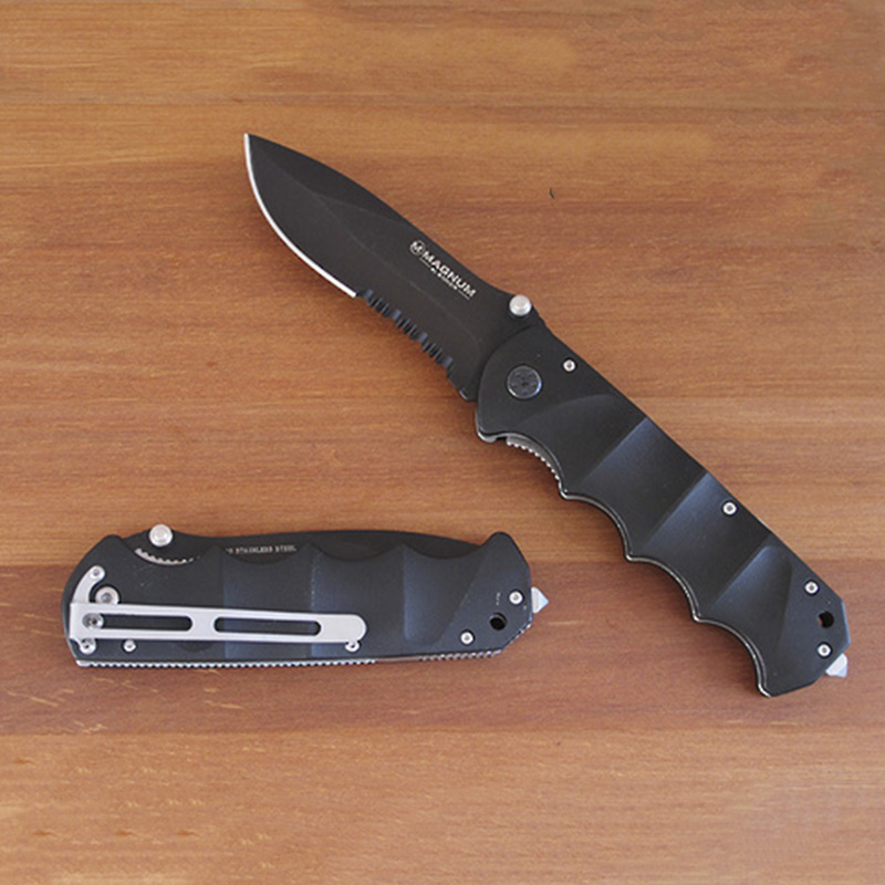 Нож складной Boker Magnum Black Spear полусеррейтор (длина: 230мм, лезвие: 100мм, черное), черный
