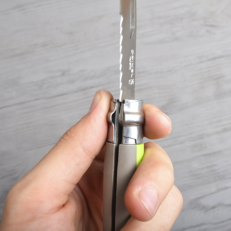 Ніж складаний Opinel №8 Outdoor напівсерейтор (довжина: 190мм, лезо: 85мм), зелений/коричневий