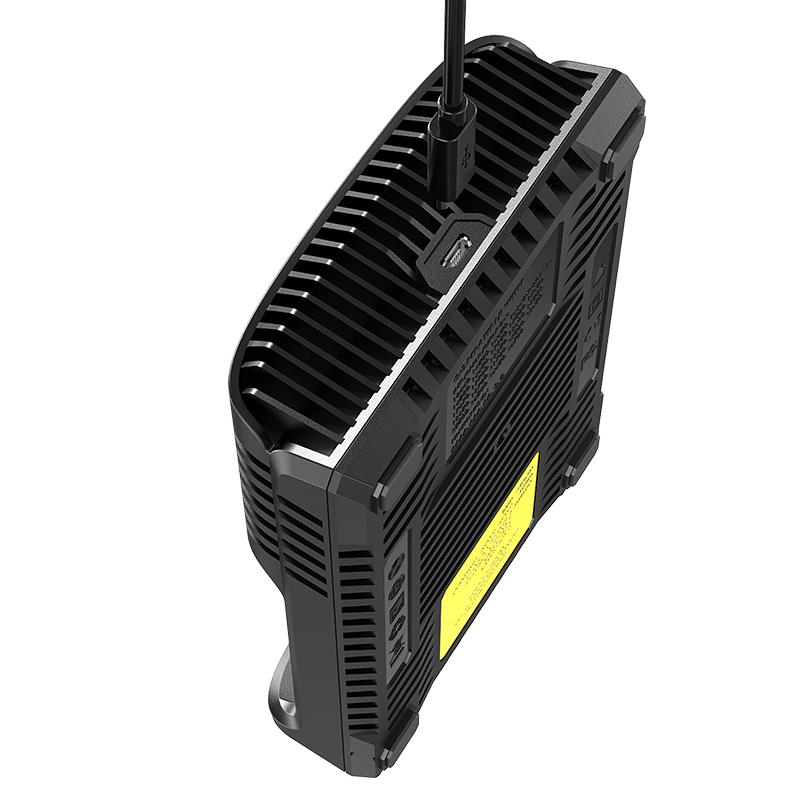 Зарядное устройство Nitecore UM4 (4 канала)