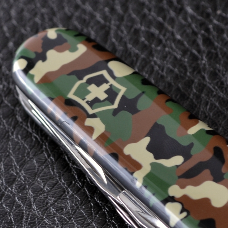 Ніж складаний, мультитул Victorinox Huntsman (91мм, 15 функцій), камуфляж 1.3713.94