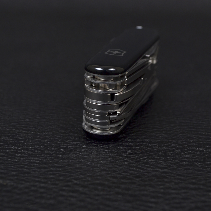 Ніж складаний, мультитул Victorinox Swisschamp (91мм, 33 функції), чорний 1.6795.3