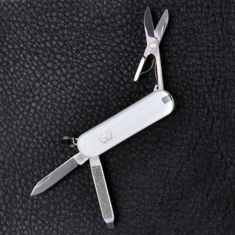 Ніж складаний, мультитул Victorinox Classic SD (58мм, 7 функцій), білий 0.6223.7