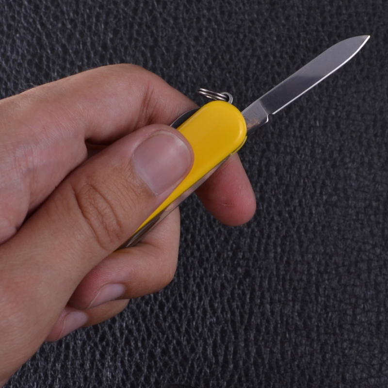 Ніж складаний, мультитул Victorinox Classic SD (58мм, 7 функцій), жовтий 0.6223.8