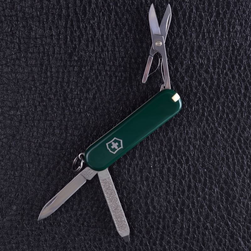 Ніж складаний, мультитул Victorinox Classic SD (58мм, 7 функцій), зелений 0.6223.4