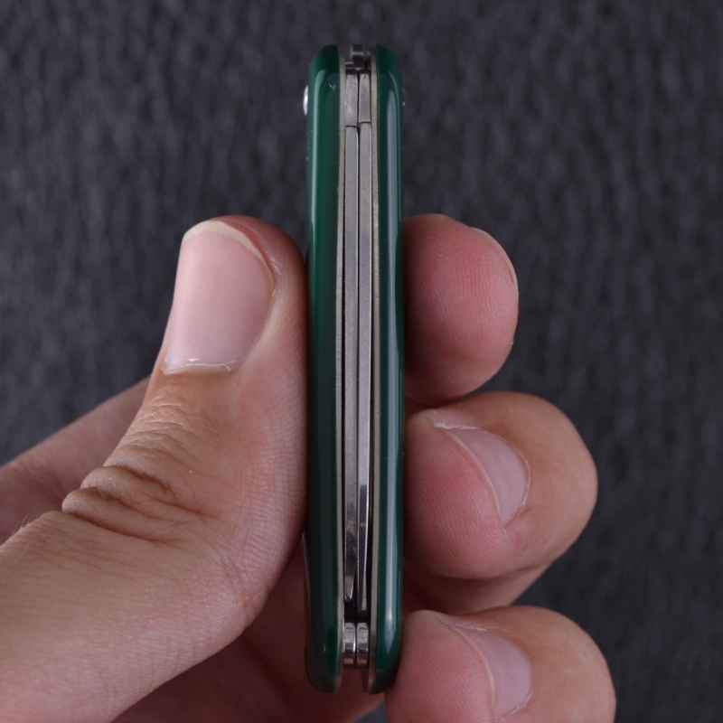Ніж складаний, мультитул Victorinox Classic SD (58мм, 7 функцій), зелений 0.6223.4