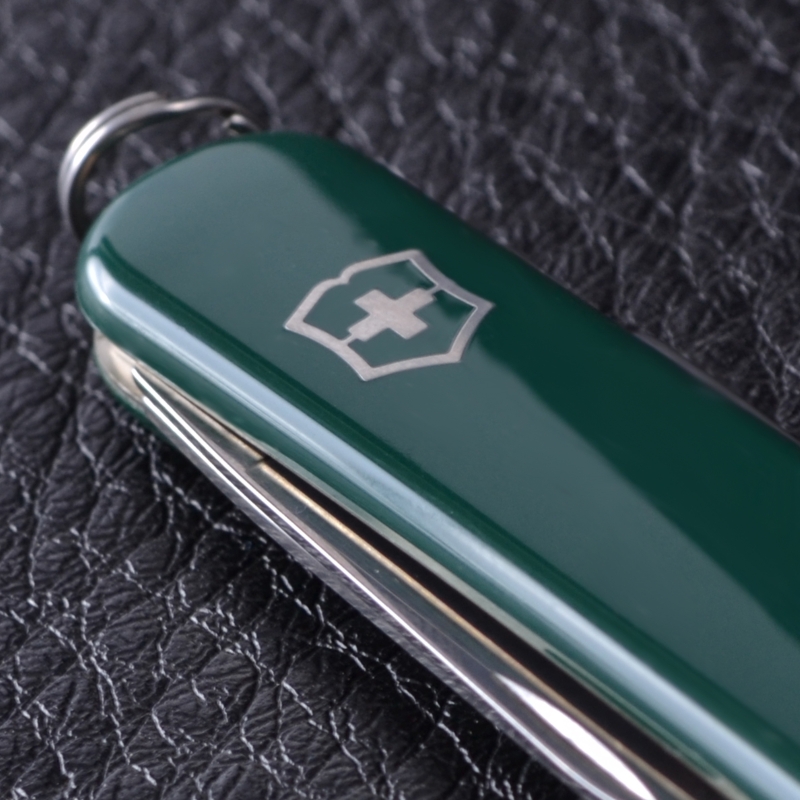 Ніж складаний, мультитул Victorinox Classic SD (58мм, 7 функцій), зелений 0.6223.4