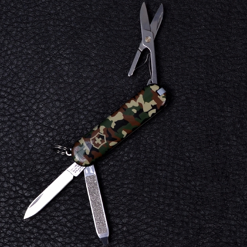 Ніж складаний, мультитул Victorinox Classic SD (58мм, 7 функцій), камуфляжний 0.6223.94