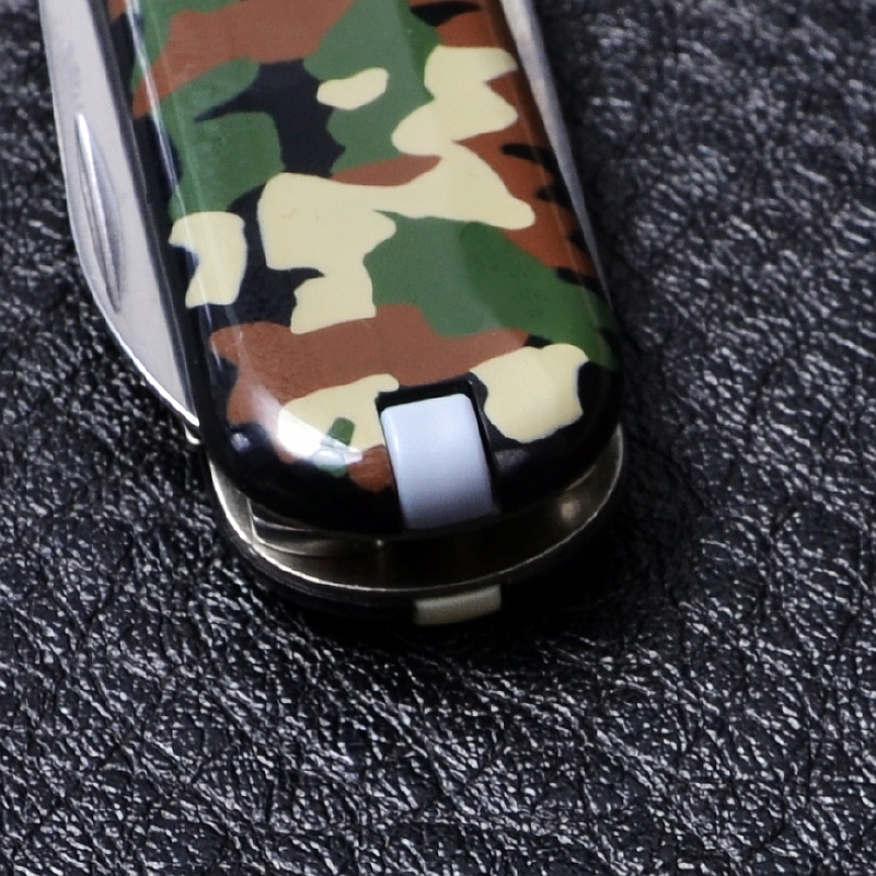 Ніж складаний, мультитул Victorinox Classic SD (58мм, 7 функцій), камуфляжний 0.6223.94