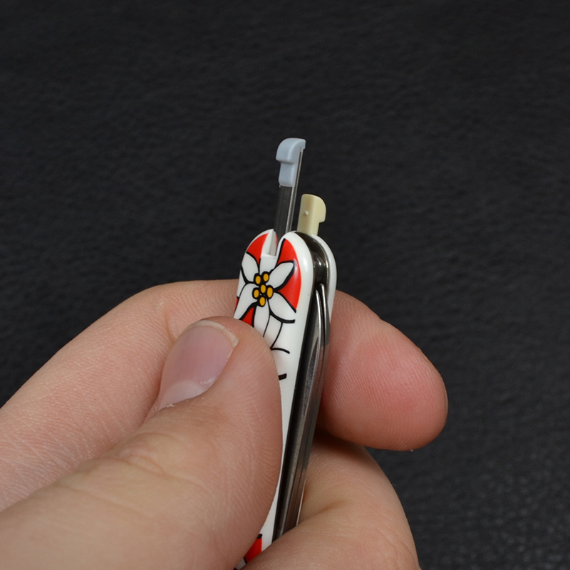 Ніж складаний, мультитул Victorinox Classic Edelweiss (58мм, 7 функцій), білий 0.6203.840