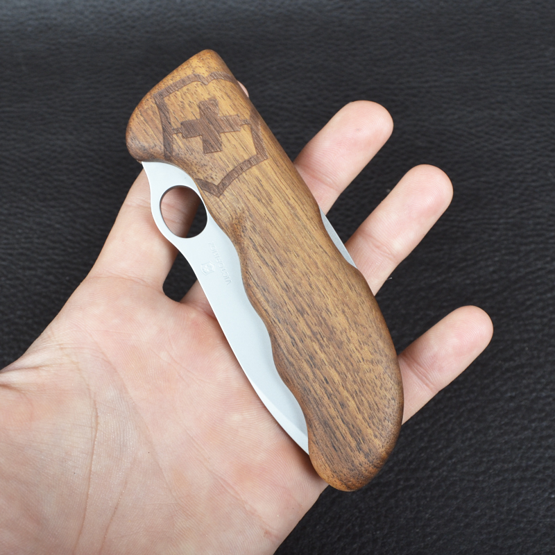 Ніж складаний Victorinox Hunter Pro (130мм), дерево, чохол 0.9410.63