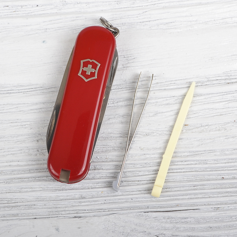 Нож складной, мультитул Victorinox Signature (58мм, 7 функций), красный 0.6225