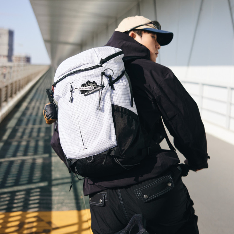 Рюкзак туристичний Naturehike CNK2300BB017, 25 л, чорний