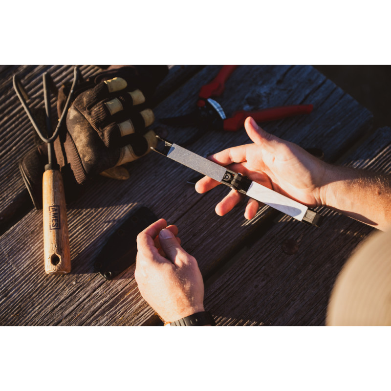 Точилка механічна кишенькова Work Sharp Folding Field Sharpener WSEDCFFS-I